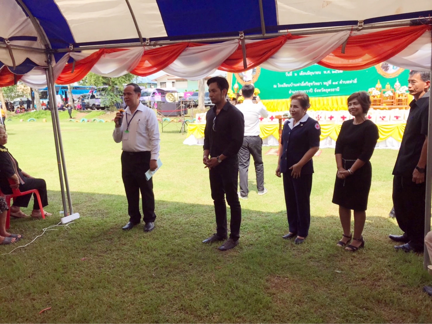 ﻿สำนักงานบังคับคดีจังหวัดอุดรธานีร่วมโครงการจังหวัดเคลื่อนที่ หน่วยบำบัดทุกข์ บำรุงสุข สร้างรอยยิ้มให้ประชาชน ในพื้นที่จังหวัดอุดรธานี   